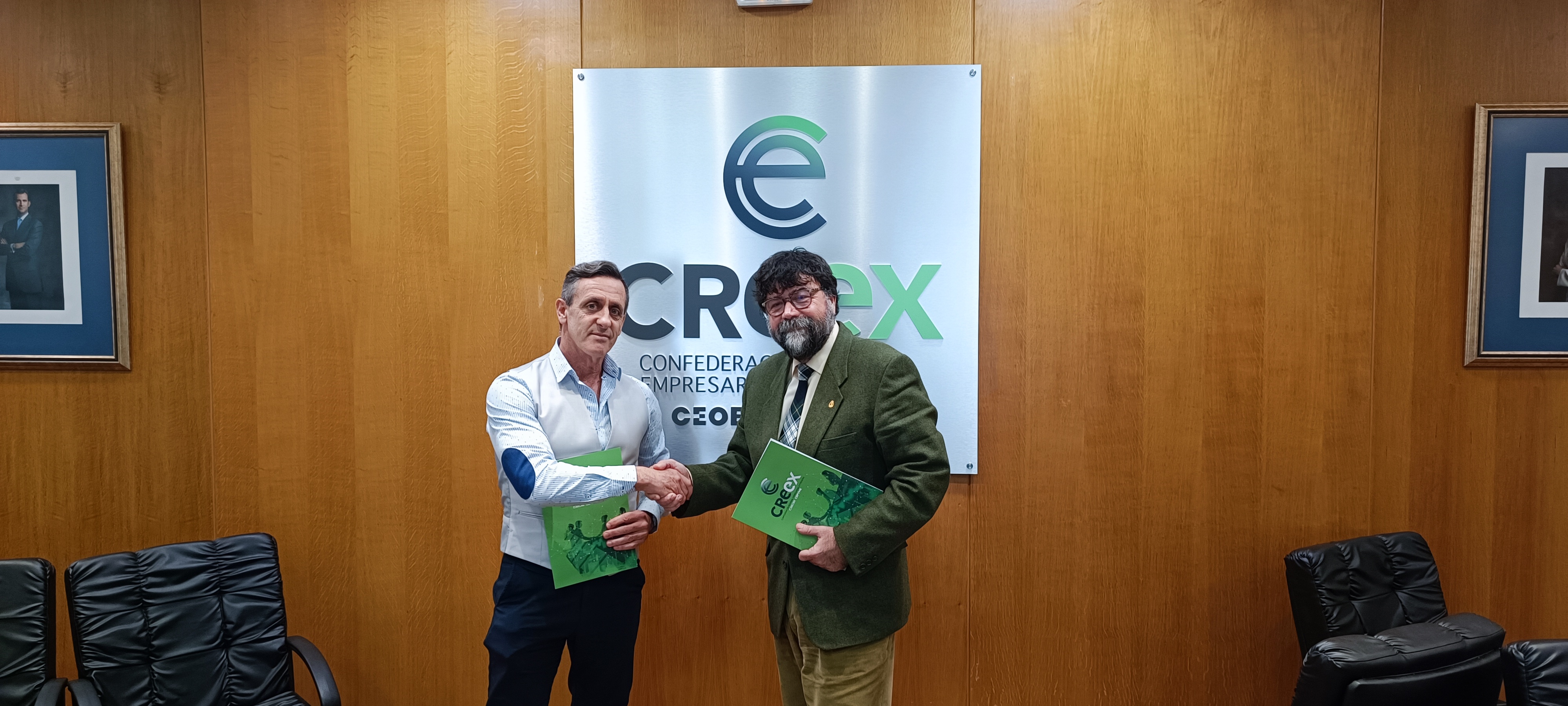 OLAWEE y la CREEX de Extremadura firman convenio para el IMPULSO DE LA IA en la region