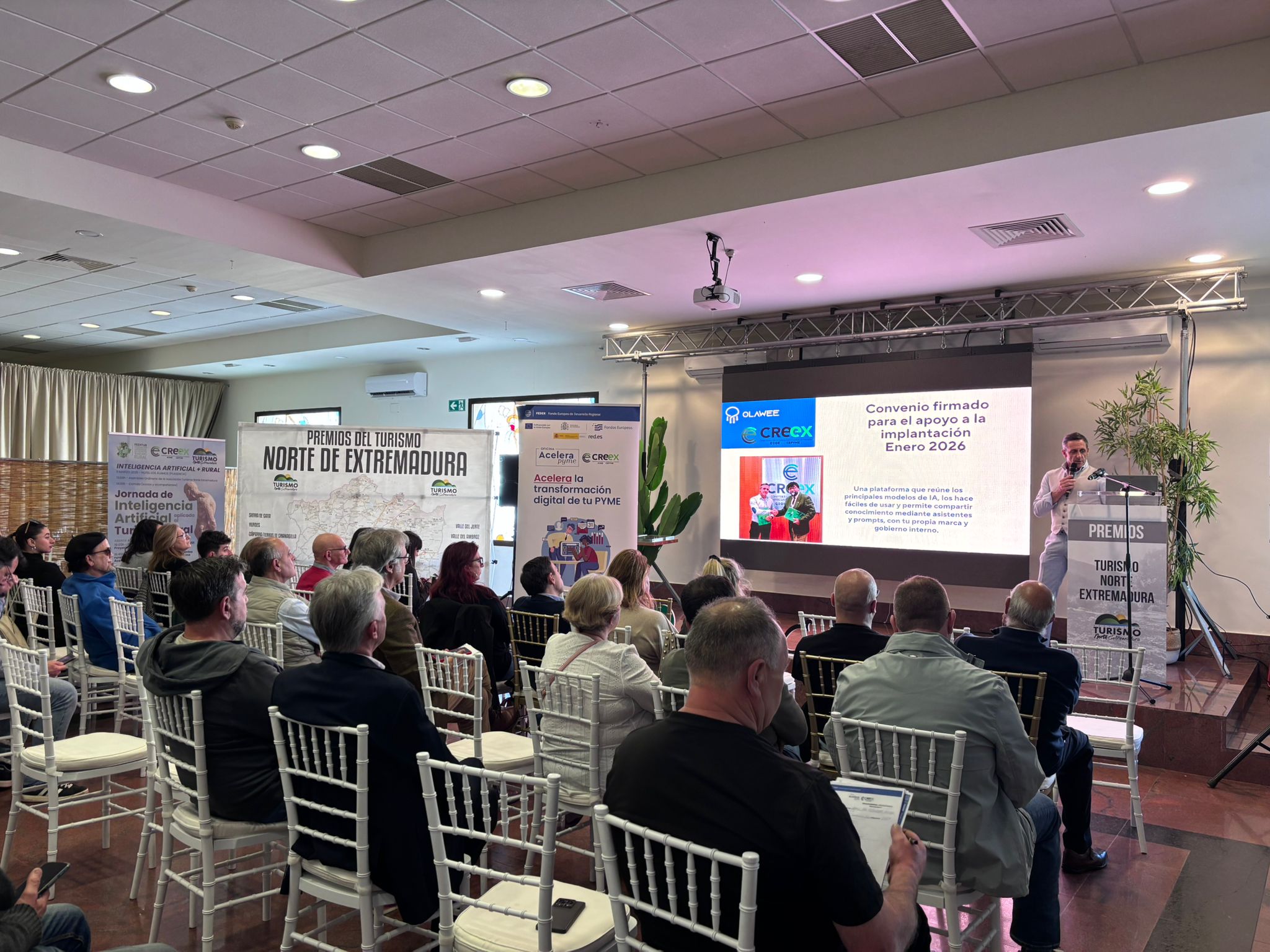 OLAWEE impulsa la digitalización del turismo rural en la Jornada de IA de Plasencia